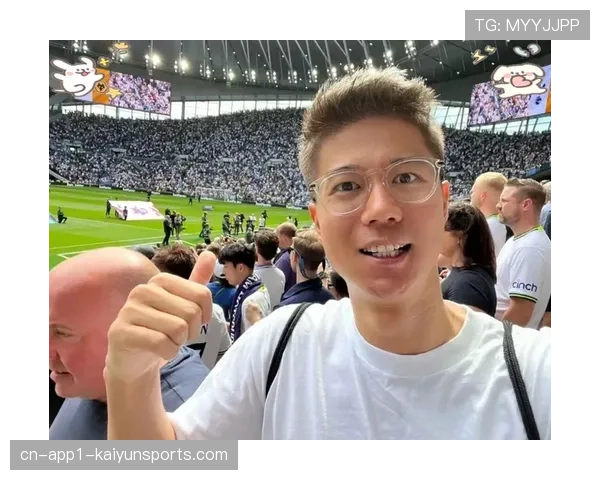 现场观察:门兴主场大雨中比赛,场地条件影响技术发挥 现场观察:门兴主场大雨中比赛,场地条件影响技术发挥